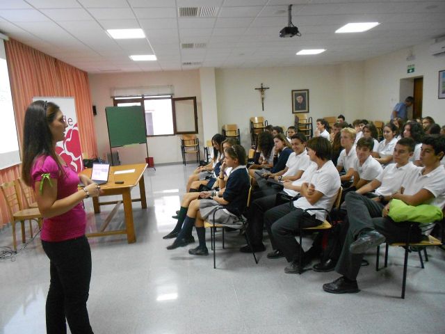 Alumnos de Jesús María asisten a la charla de FADE dentro de los actos programados en la Semana del Cooperante - 2, Foto 2