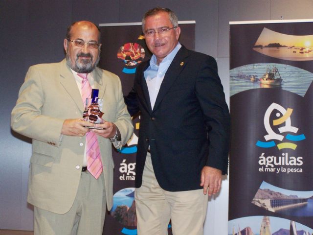 Vicente Robles y el grupo Samoa galardonados en la II edición de los premios del Día Mundial del Turismo en Águilas - 1, Foto 1
