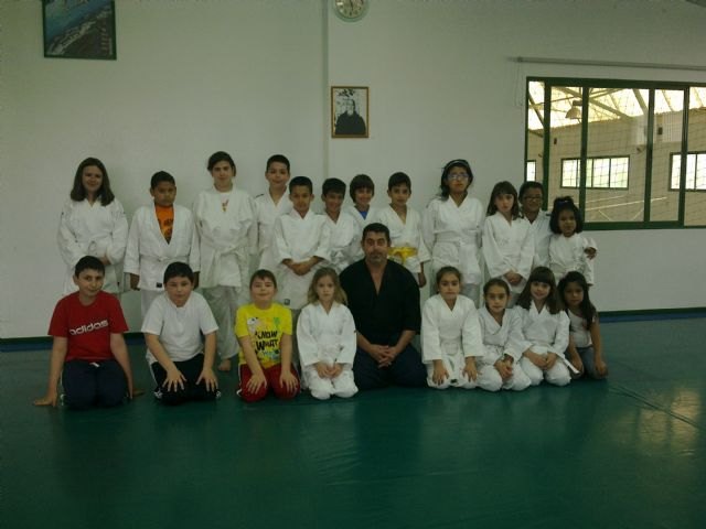 The Aikido school sports start operating on Monday October 1, in the multipurpose room of the School Board., Foto 1
