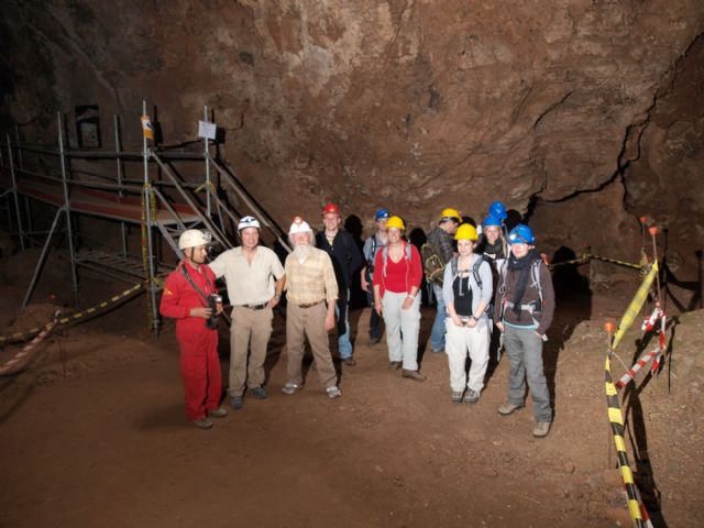 Universitarios alemanes estudian la Cueva Victoria - 1, Foto 1