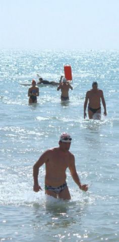 El totanero Jos Miguel Cano particip en la ltima travesa a nado de la liga alicantina - 11