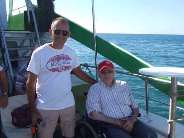 Usuarios de la Residencia y Centro de Da San Francisco de guilas disfrutar de un precioso paseo en barco - 1