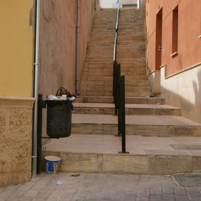 El Casco Antiguo, La Molineta, el Cerro de Santa Bárbara y el Cerro del Castillo necesitan un plan especial de limpieza - 1, Foto 1