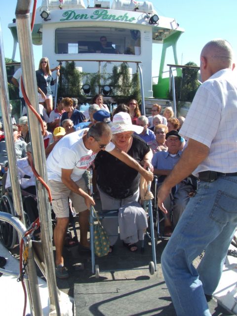 Usuarios de la Residencia y Centro de Día San Francisco de Águilas disfrutar de un precioso paseo en barco - 1, Foto 1