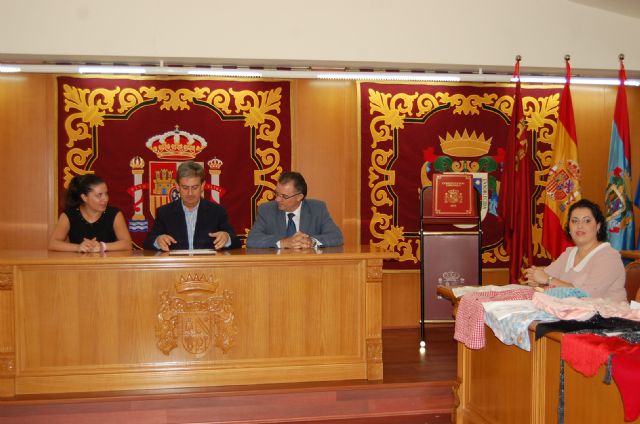 Reciben sus diplomas once vecinas de Alguazas participantes en un taller formativo de costura - 5, Foto 5