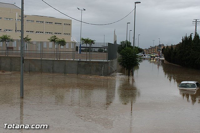 El 1-1-2 ha recibido, entre las 12 del mediodía y las 4 de la tarde de hoy, 426 llamadas de emergencias relacionadas con las lluvias, Foto 1