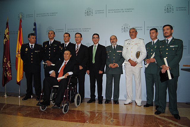 El delegado del Gobierno entrega los títulos de la Orden del Mérito Civil a miembros de Fuerzas y Cuerpos de Seguridad del Estado - 1, Foto 1
