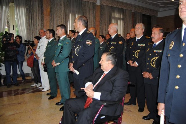 El delegado del Gobierno entrega los títulos de la Orden del Mérito Civil a miembros de Fuerzas y Cuerpos de Seguridad del Estado - 3, Foto 3