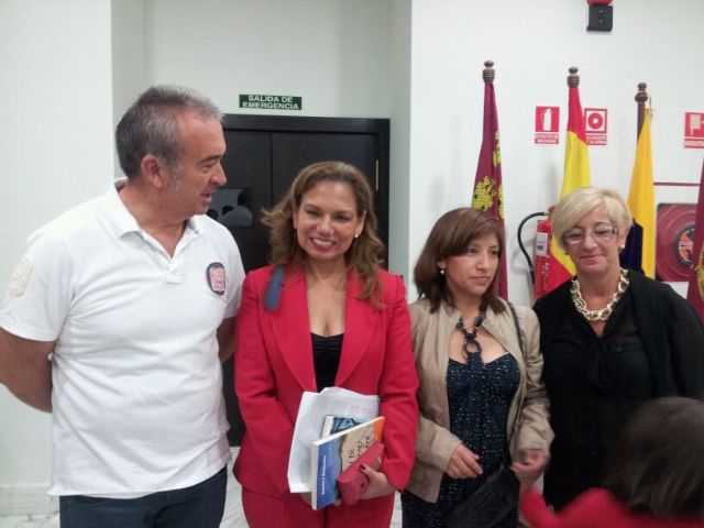 La Embajadora de Ecuador en España presenta su libro en Lorca, Foto 1