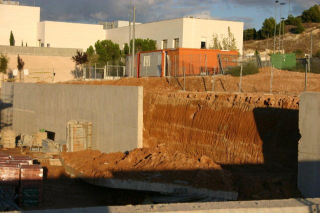 IU-Verdes pide explicaciones sobre el derrumbe de un muro de contención del Tercer Instituto de Yecla - 2, Foto 2
