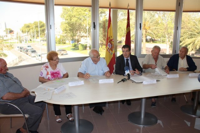El Ayuntamiento de Torre-Pacheco firma varios convenios de colaboración con los clubes y asociaciones de mayores del término municipal - 2, Foto 2