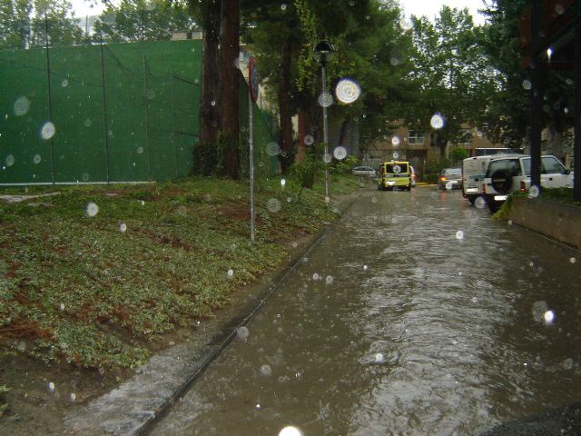 Denuncian el grave problema ocasionado por las aguas fecales en la zona del Hospital por los desbordamientos del alcantarillado con las lluvias - 3, Foto 3