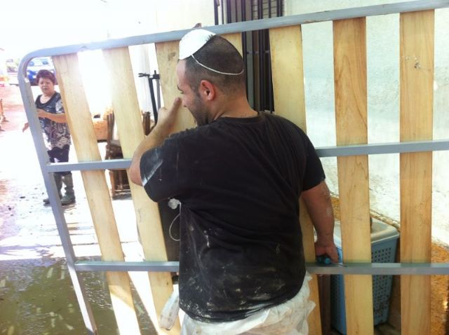 44 voluntarios coordinados por la Concejalía de Juventud trabajan hoy en la recuperación de viviendas dañadas por las inundaciones en La Torrecilla - 2, Foto 2