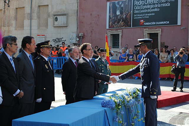 El delegado del Gobierno impone las condecoraciones a los agentes de la Policía Nacional en el día de su festividad - 1, Foto 1