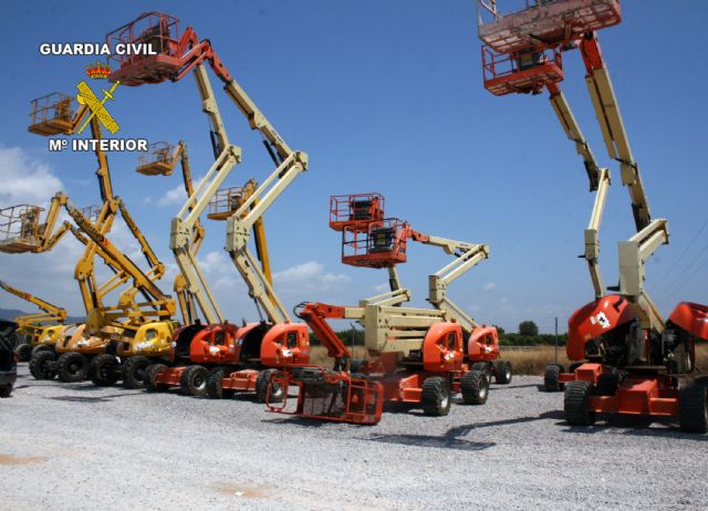 La Guardia Civil desmantela una red que sustraía maquinaria pesada de obra para subastarla por Internet - 1, Foto 1