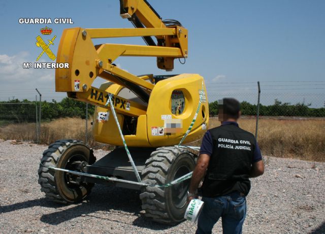 La Guardia Civil desmantela una red que sustraía maquinaria pesada de obra para subastarla por Internet - 2, Foto 2