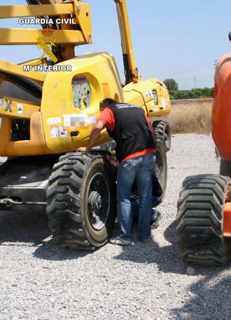 La Guardia Civil desmantela una red que sustraía maquinaria pesada de obra para subastarla por Internet - 3, Foto 3