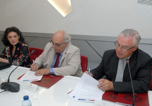 La Universidad de Murcia trabajará con la Fundación Mayores Sin Barreras en la integración de los ancianos - 2, Foto 2