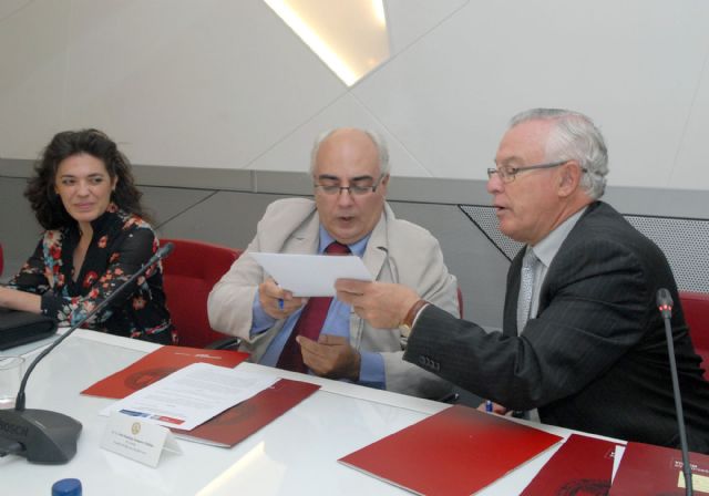 La Universidad de Murcia trabajará con la Fundación Mayores Sin Barreras en la integración de los ancianos - 3, Foto 3