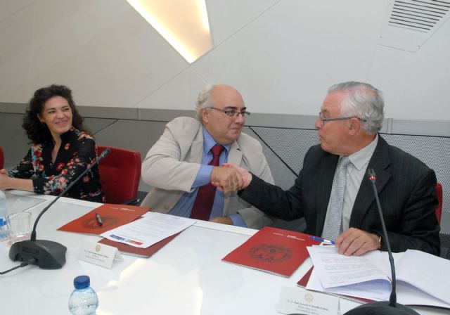 La Universidad de Murcia trabajará con la Fundación Mayores Sin Barreras en la integración de los ancianos - 4, Foto 4