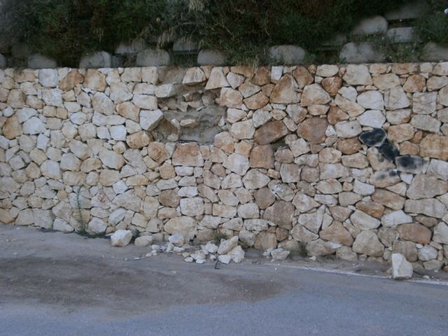 El Recinto Ferial registra desprendimientos de sus muros por el efecto de la lluvia y la falta de cemento - 1, Foto 1