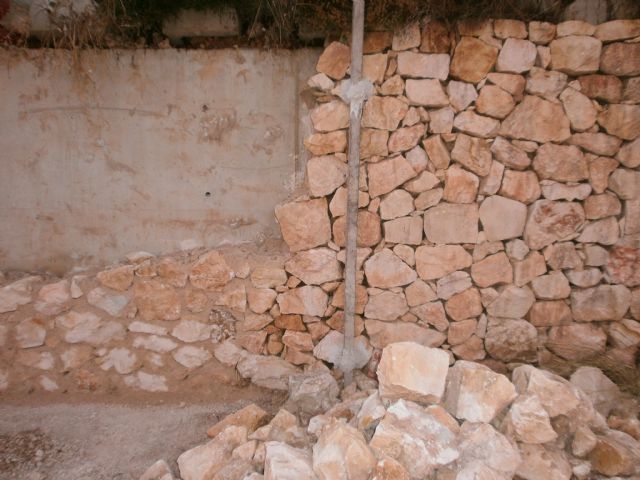 El Recinto Ferial registra desprendimientos de sus muros por el efecto de la lluvia y la falta de cemento - 3, Foto 3