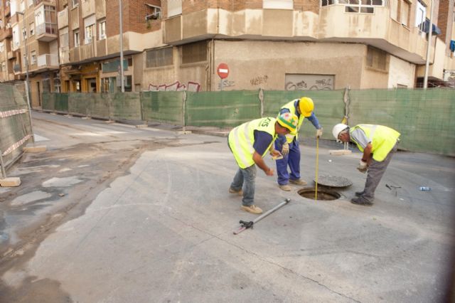 La renovación del alcantarillado motiva el corte de la calle Carlos III durante un mes - 5, Foto 5