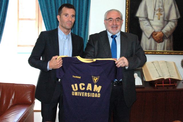 El nuevo técnico del Universidad Católica de Murcia C.F., Manolo Sánchez, ha dirigido hoy su primer entrenamiento - 1, Foto 1