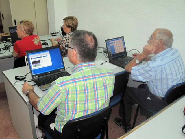 El Baúl de la Experiencia arranca con talleres de Informática e Inglés - 1, Foto 1