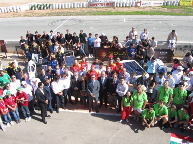 La Comunidad defiende el aprovechamiento de las energías renovables aplicadas al transporte durante la inauguración de la Solar Race - 1, Foto 1