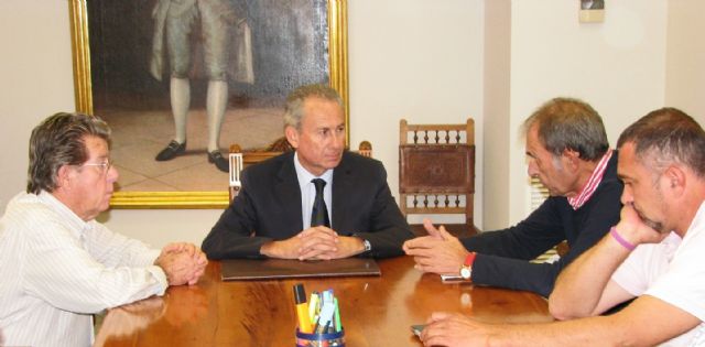 El presidente de la CHS visita la Comunidad de Regantes de Lorca para evaluar los daños en la zona, Foto 1