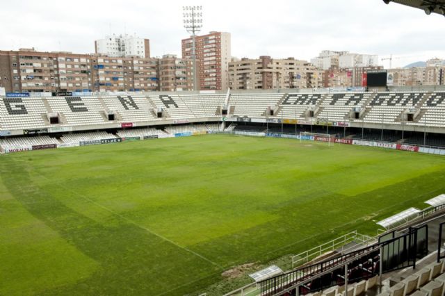 La resiembra del césped mejorará el terreno de juego del Cartagonova - 1, Foto 1