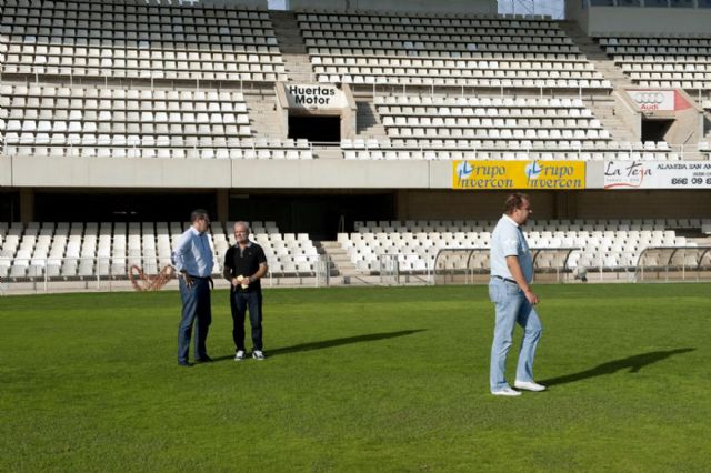 La resiembra del césped mejorará el terreno de juego del Cartagonova - 2, Foto 2