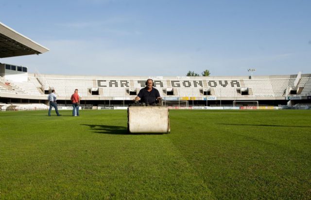 La resiembra del césped mejorará el terreno de juego del Cartagonova - 4, Foto 4
