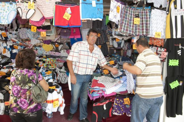 Los comerciantes hacen rebajas de hasta el 40 por ciento en la Feria Outlet - 2, Foto 2
