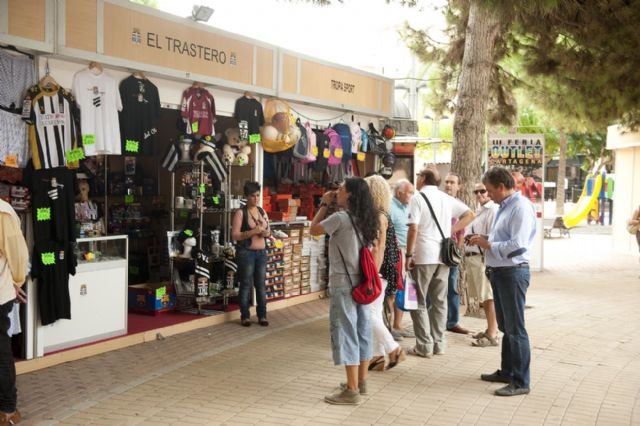 Los comerciantes hacen rebajas de hasta el 40 por ciento en la Feria Outlet - 4, Foto 4