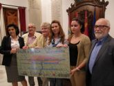 El proyecto Abraham, el Comit de Ayuda a Lorca y la asociacin 4loveprojects entrega a la Mesa Solidaria 5.400 € para los afectados por los sesmos