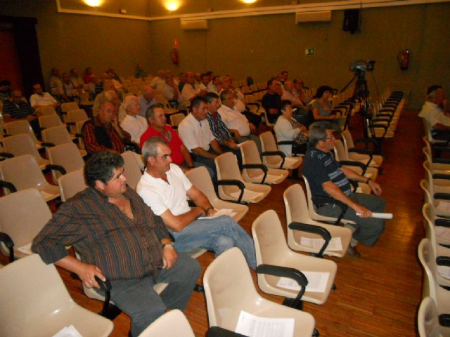 El equipo de Gobierno se reúne con los afectados por las inundaciones para hacer un frente común, Foto 2