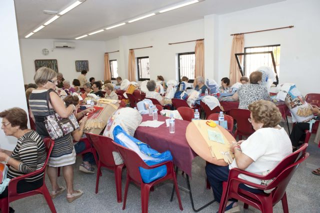 Cerca de 260 mujeres se reúnen en Alumbres para hacer bolillo - 2, Foto 2