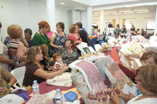 Cerca de 260 mujeres se reúnen en Alumbres para hacer bolillo - 3, Foto 3