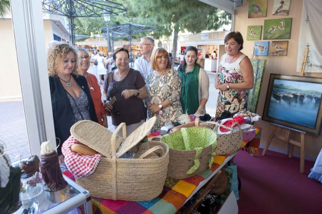 Las mujeres relevan la Feria Outlet - 2, Foto 2