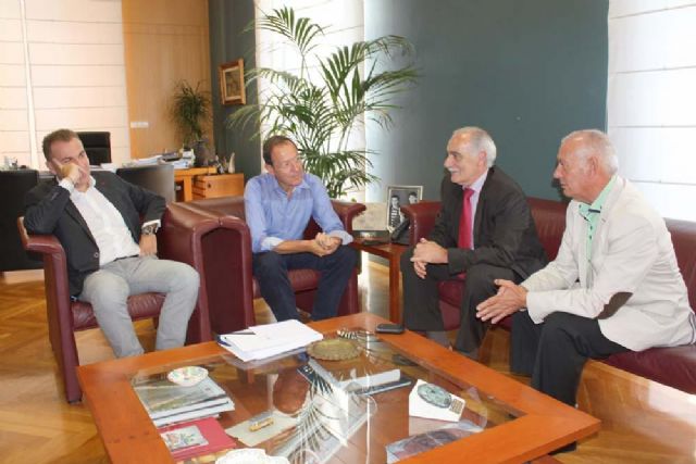 El Alcalde recibe el maillot con el que Alejandro Valverde consiguió el bronce en el Campeonato de Mundo - 2, Foto 2