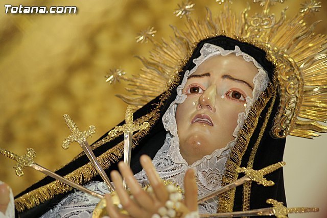 La Hermandad de Nuestra Señora de los Dolores organiza una jornada de puertas abiertas para ver su nuevo trono, Foto 1