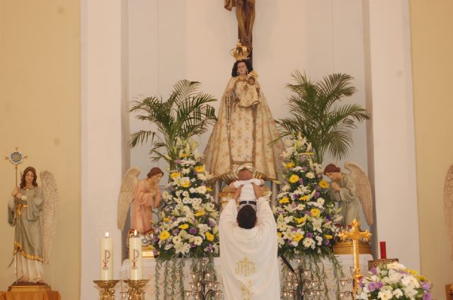 Alguazas festeja a su Patrona la Virgen del Rosario con una ofrenda de los niños nacidos este año en la localidad - 5, Foto 5