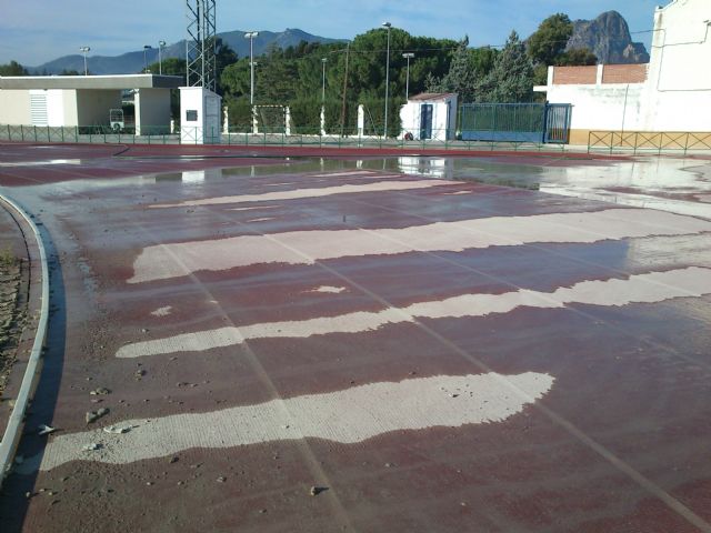 El PSOE de Cieza denuncia el estado de abandono de la pista de atletismo tras las lluvias de la pasada semana - 1, Foto 1