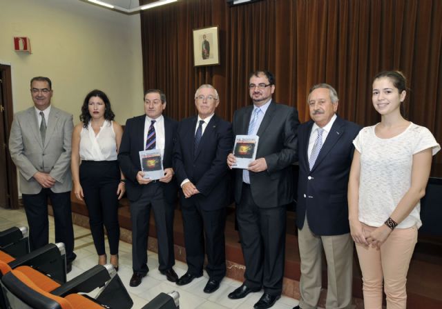 Un libro de profesores de la Universidad de Murcia aborda los derechos de las víctimas en España - 2, Foto 2