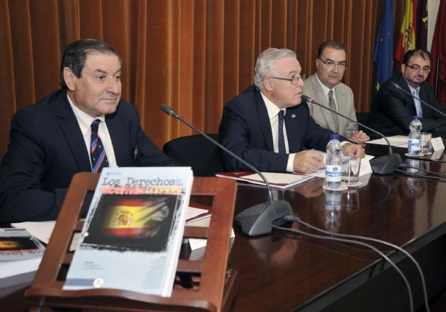 Un libro de profesores de la Universidad de Murcia aborda los derechos de las víctimas en España - 4, Foto 4