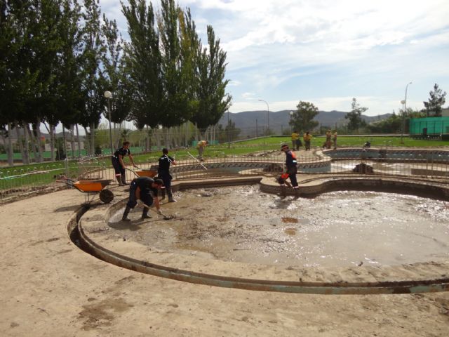 Continúan los trabajos en las instalaciones deportivas de Puerto Lumbreras que quedaron anegadas tras las inundaciones - 1, Foto 1