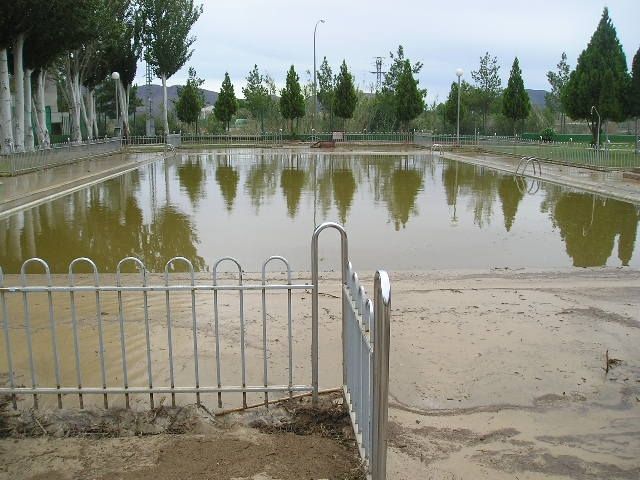 Continúan los trabajos en las instalaciones deportivas de Puerto Lumbreras que quedaron anegadas tras las inundaciones - 2, Foto 2
