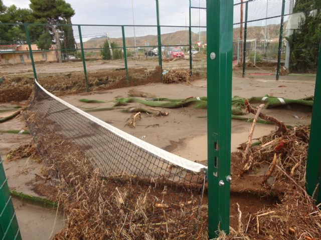 Continúan los trabajos en las instalaciones deportivas de Puerto Lumbreras que quedaron anegadas tras las inundaciones - 3, Foto 3